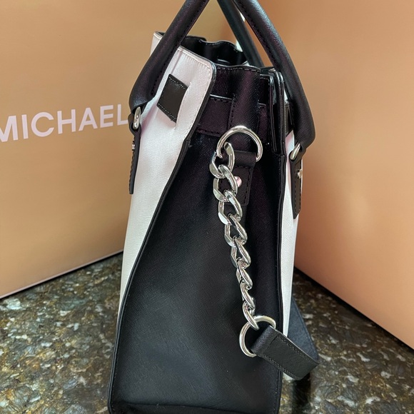 Michael kors purse - Picture 4 of 5
